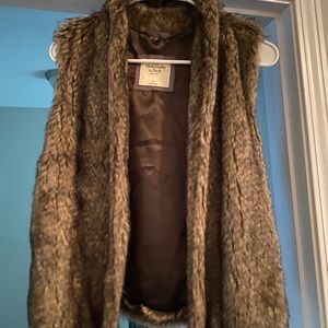 ABERCROMBIE & FITCH FUR VEST